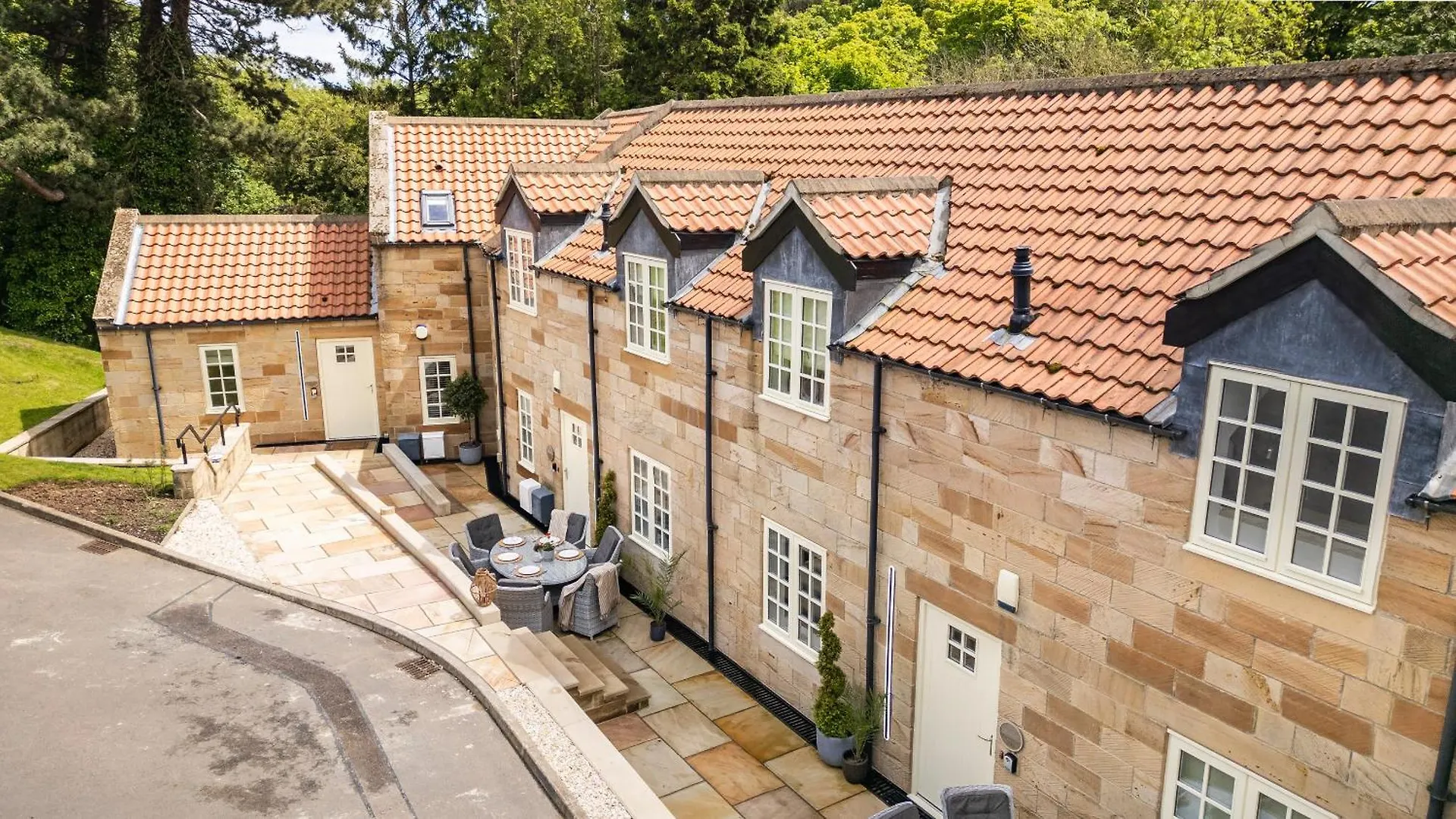 Sandsend Retreats 0*,